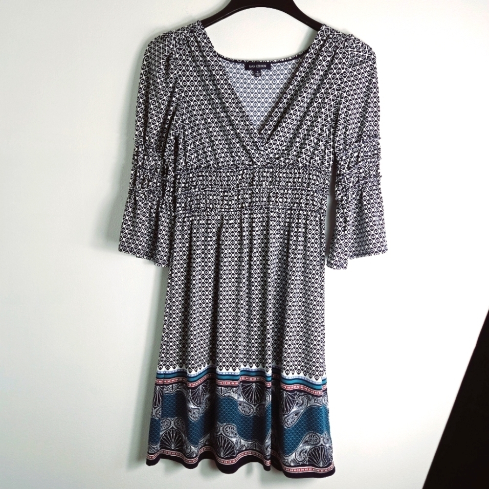 Max Edition 3/4 Sleeves Knee Length V-Neck Dress